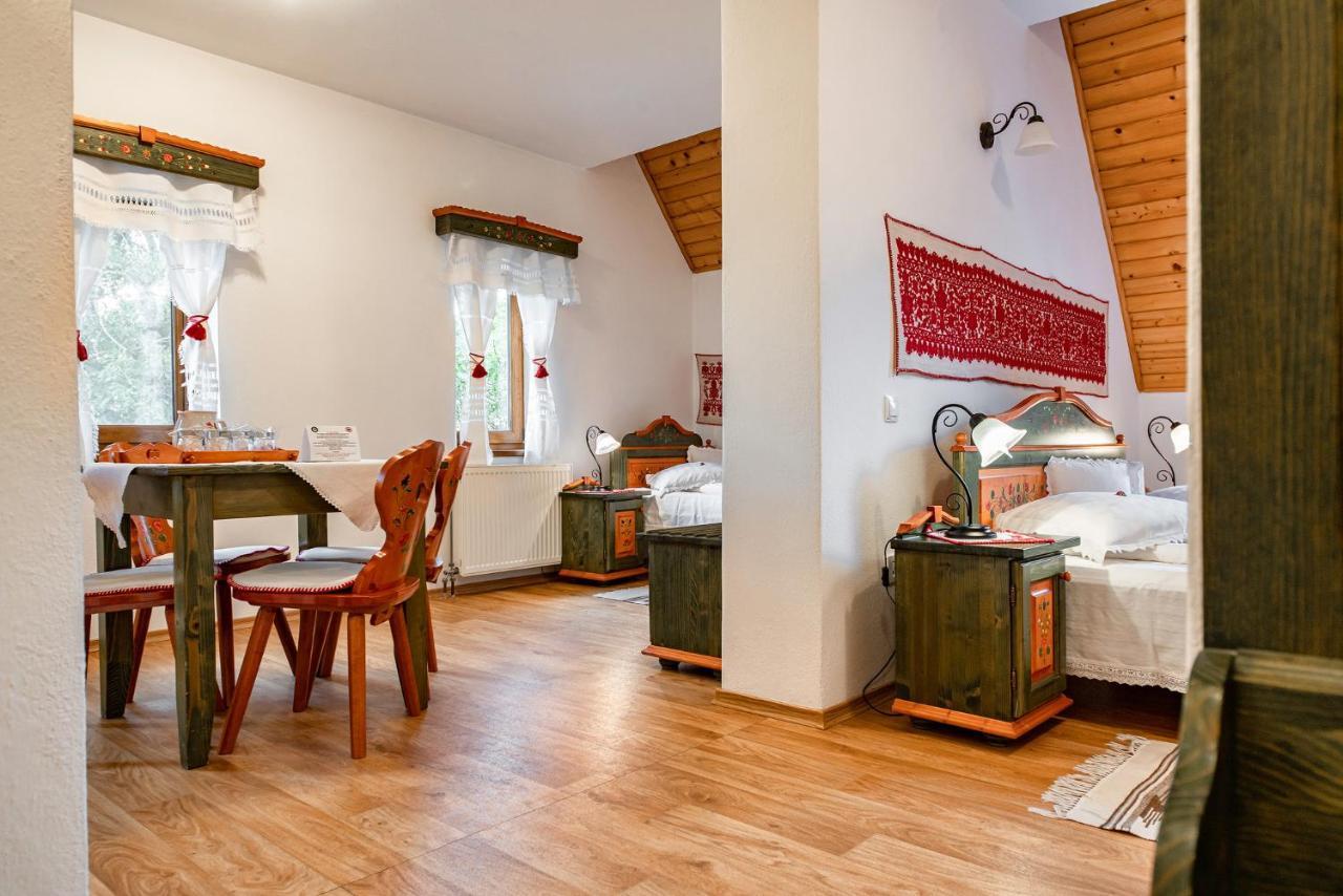 Hotel Conacul Secuiesc-Szekelyko Kuria à Coltesti Extérieur photo