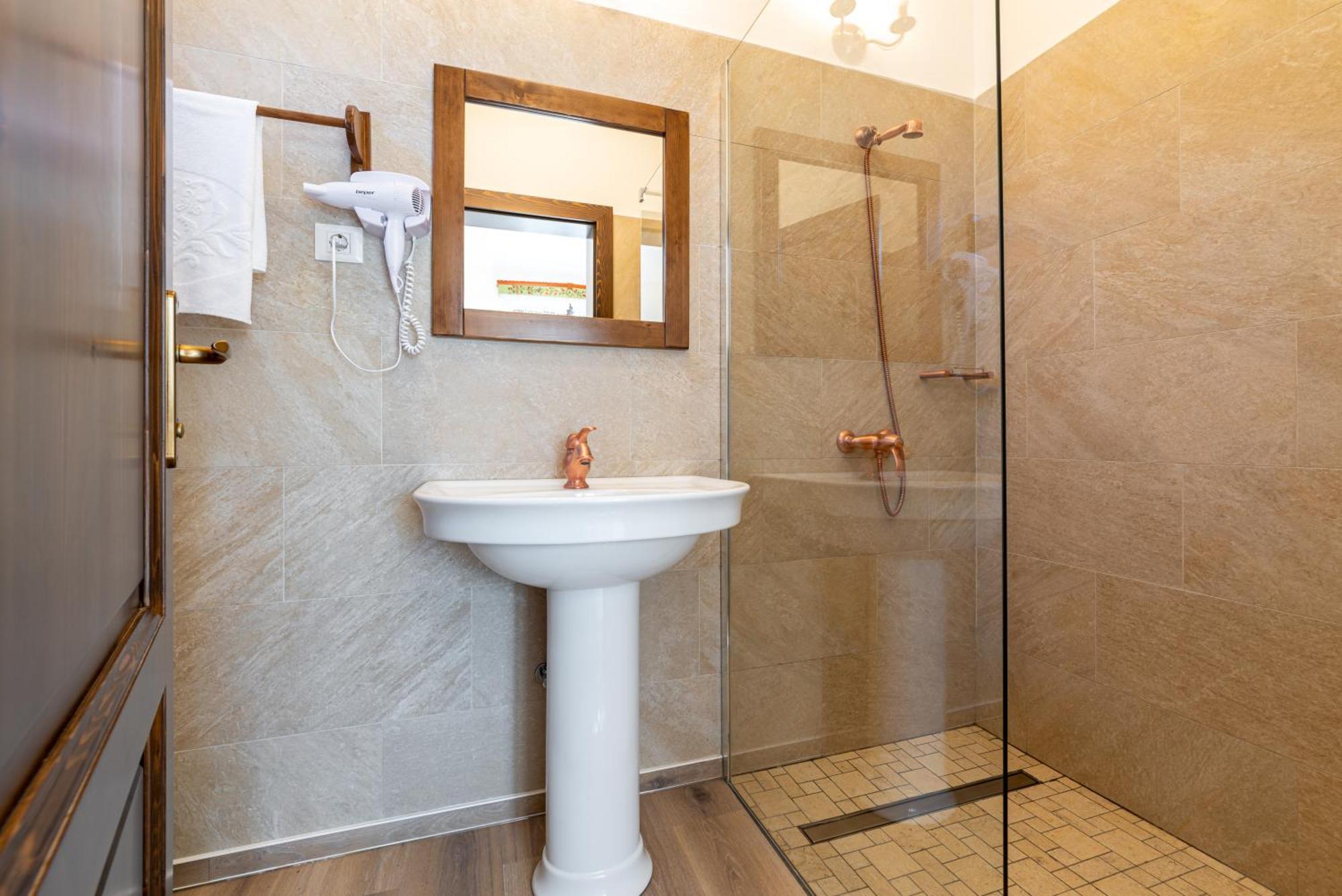 Hotel Conacul Secuiesc-Szekelyko Kuria à Coltesti Extérieur photo